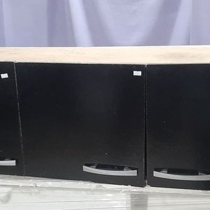 Mueble Aéreo Negro con 3 Puertas y Manijas Metálicas - imagen 1