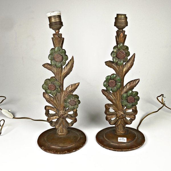 Par de Lámparas de Madera Estilo Antiguo con Decoración Floral - imagen 1