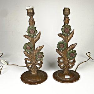 Par de Lámparas de Madera Estilo Antiguo con Decoración Floral - imagen 1