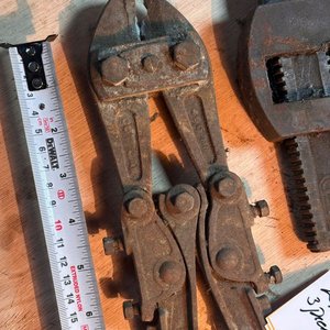 Herramientas Varias: Cortacables, Llave de Tubo y Tijera de Corte - imagen 3