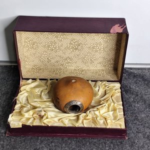 Antiguo Mate Galleta "Sara" con Virola de Plata y Apliques de Oro en Caja Original - imagen 1
