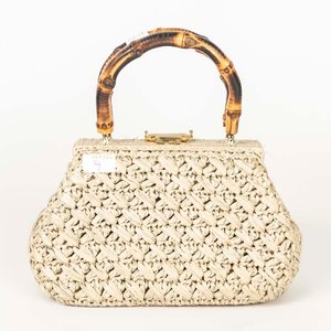 Cartera de Rafia con Manijas de Caña y Detalle Dorado - imagen 1