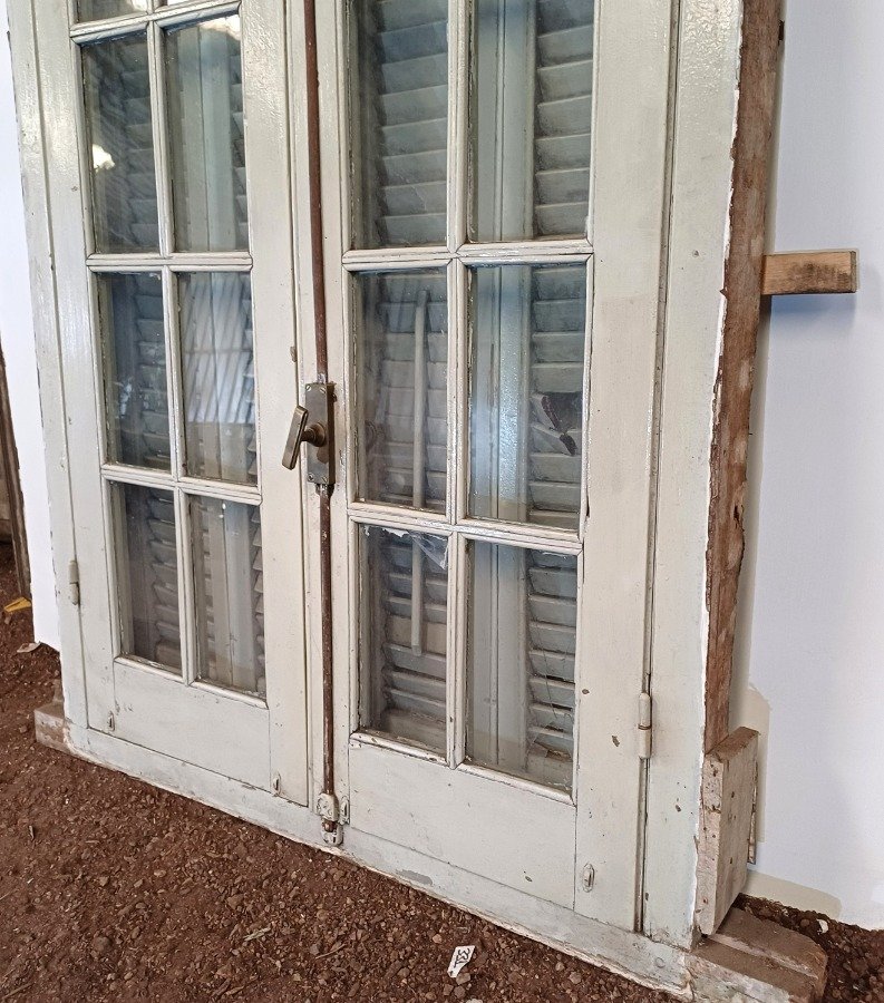 Ventana con 2 hojas batientes y celosías en cedro - imagen 3