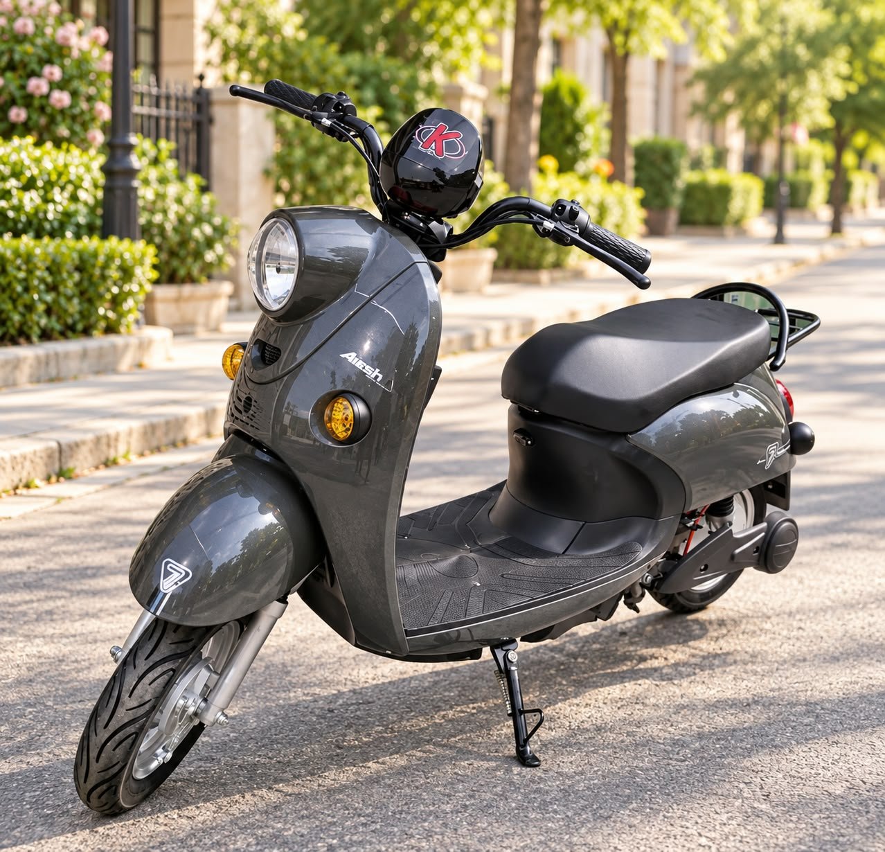 Scooter Eléctrica Negra Tipo Vespa Nueva con Batería de Litio y Cargador