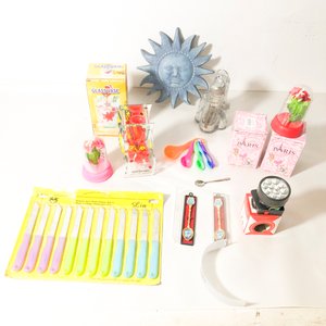 Lote de 7 piezas: Adornos, linterna, sol decorativo y cucharitas - imagen 2