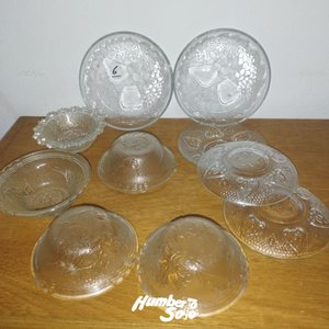 Lote siguiente: Set de 9 Platos y Bols de Postre de Vidrio con Diseño Floral
