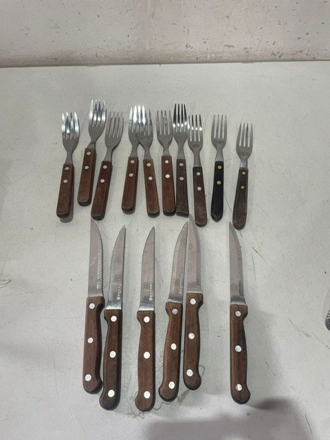Lote anterior: Cubiertos de madera con mango