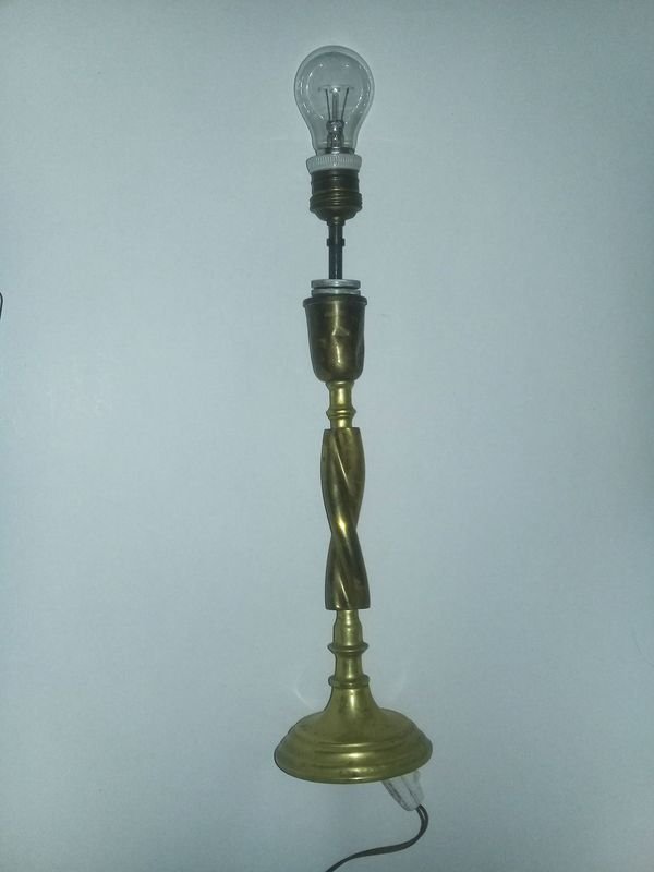 Lámpara de bronce antigua con diseños funcionales - imagen 3