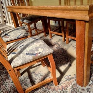 Juego de Comedor Moderno: Mesa Rectangular y 6 Sillas con Respaldo de Madera y Tapizado Geométrico - imagen 4