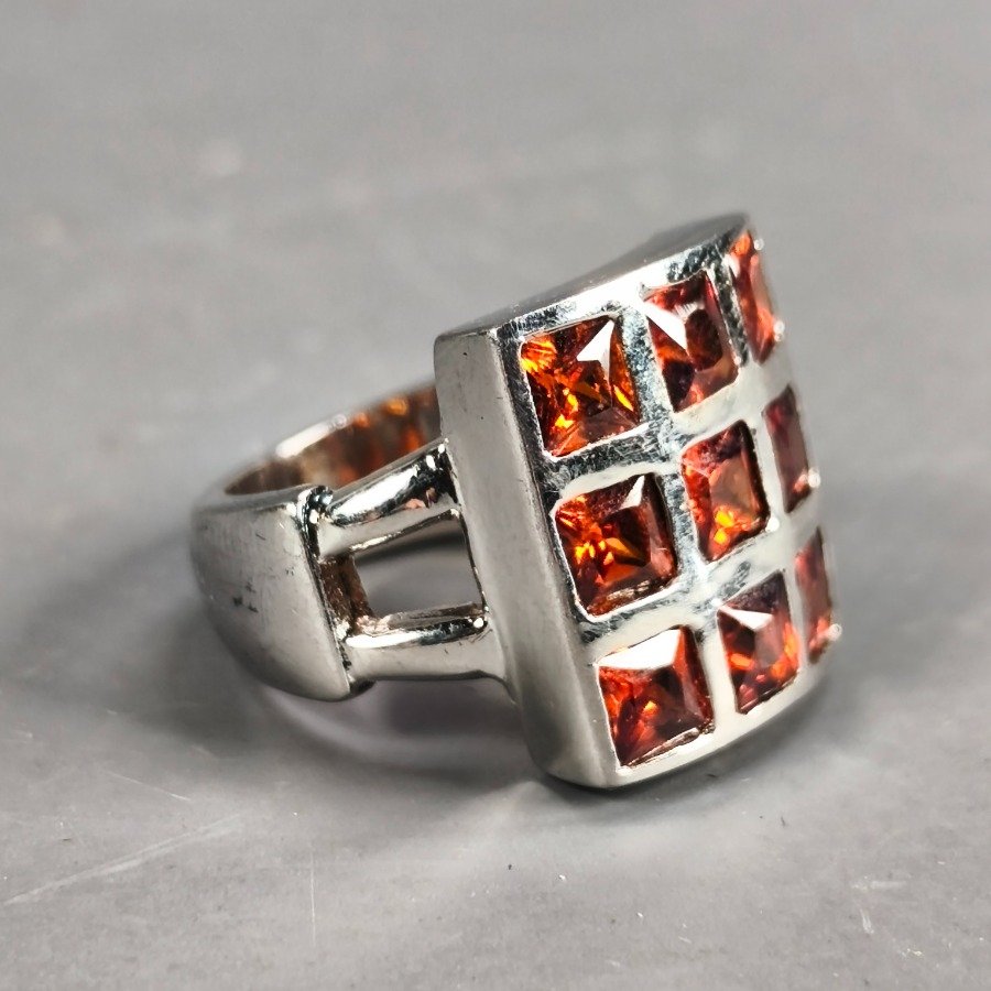 Item 16385 - Image 0