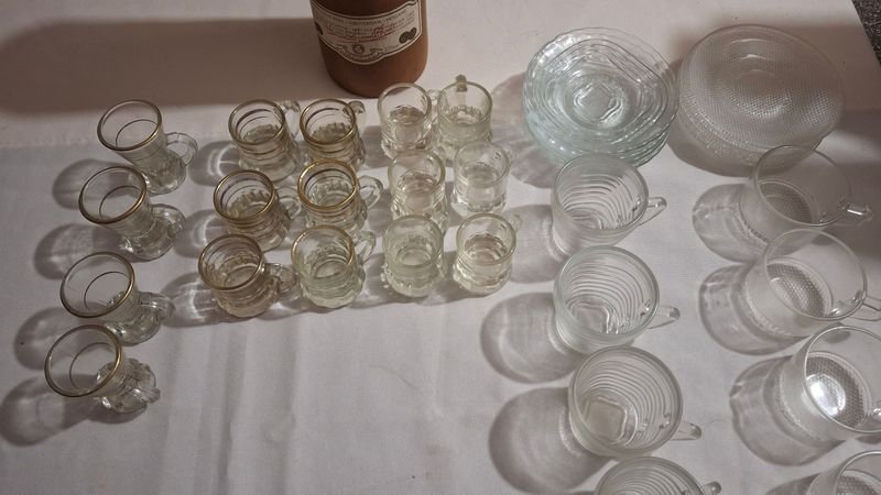 Lote siguiente: Porrones y Copas de Vaso para Café