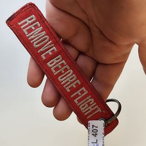 Llavero Bordado "Remove Before Flight" Helicóptero UH-1H - imagen 1