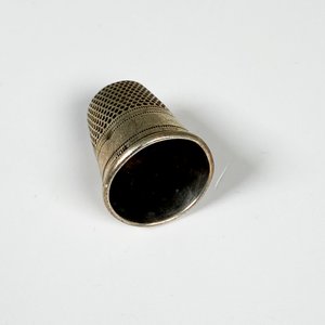 Dedal de Plata con Diseño Calado y Grabado - imagen 4
