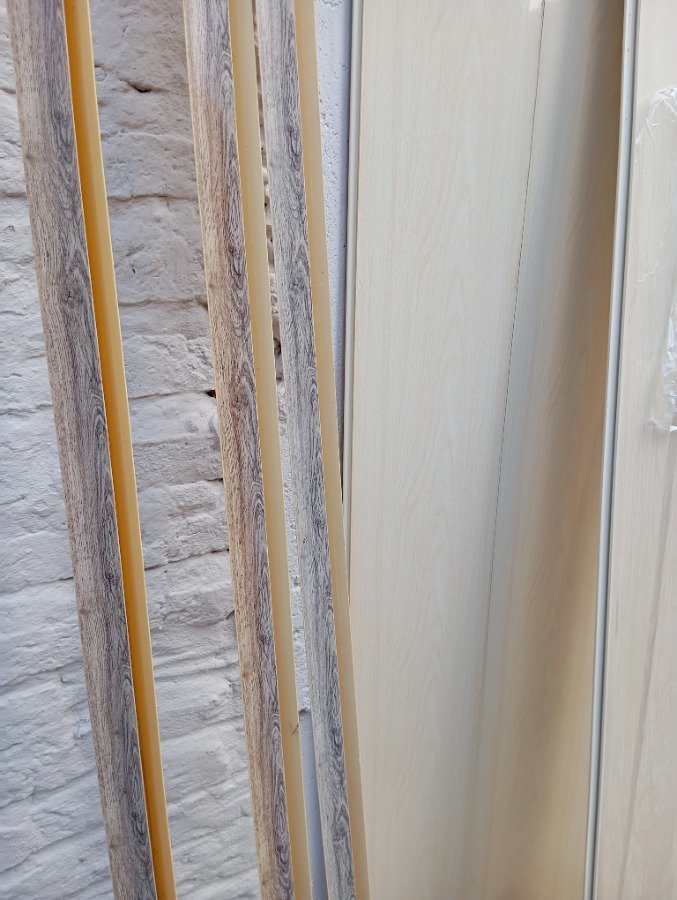 Tablas de cielorraso beige imitación madera - imagen 3