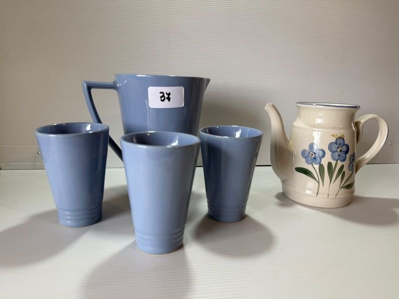 Jarra y 3 Vasos de Cerámica Azul con Tetera Decorada
