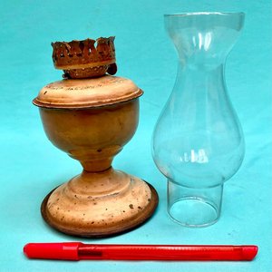 Antigua lámpara a queroseno sellada made in Grmany. Tiene su tubo original . Altura total en el tubo 27 cm. - imagen 5