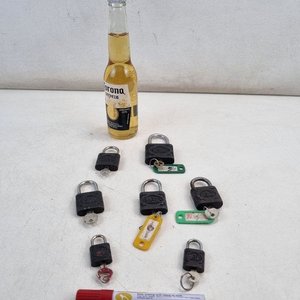 Lote anterior: Lote de 7 Candados Globe de Hierro Fundido con Llaves