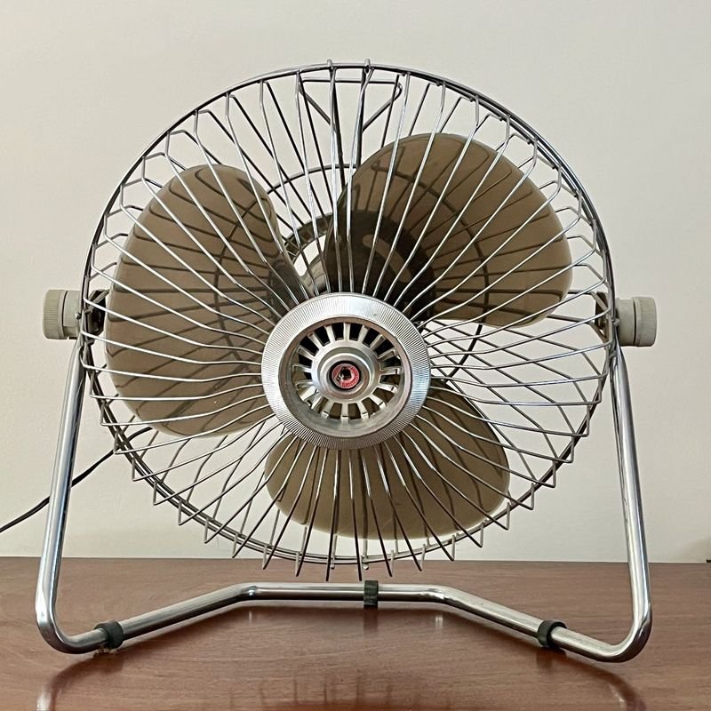 Ventilador Vintage de Metal con Base y Soporte para Colgar