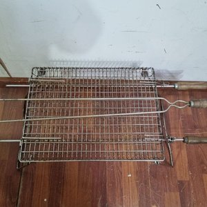 Juego de Parrilla Plegable de Metal con Brochettes y Pinza - imagen 3