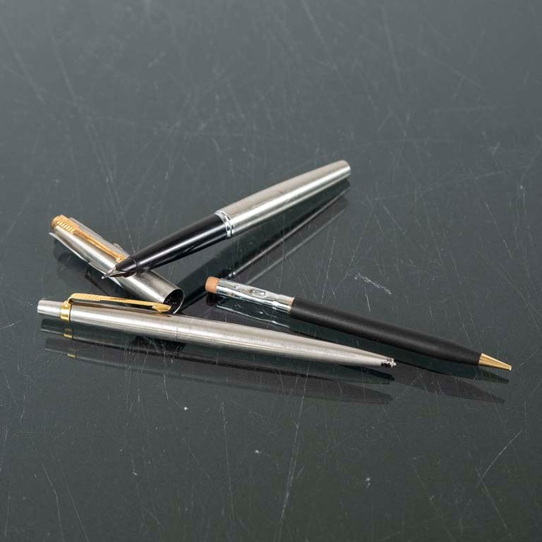 Lote anterior: Lapicera y pluma Parker, con detalles