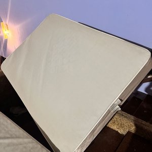 Lote siguiente: Base Box Beige Plaza y Media 198x130 cm con Armazón de Hierro