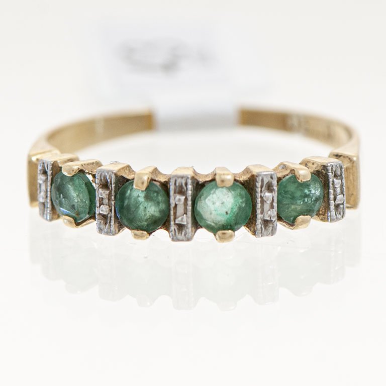 Lote anterior: Anillo de oro con esmeraldas
