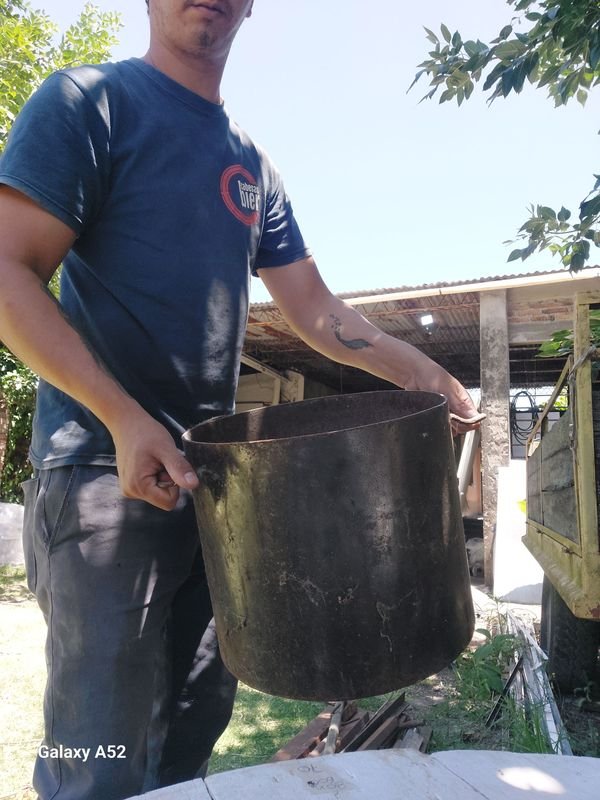 Olla de chapa antigua en buen estado - imagen 3