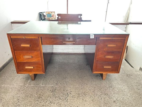 Escritorio de Cedro con 7 Cajones y 2 Aletas Auxiliares - imagen 1