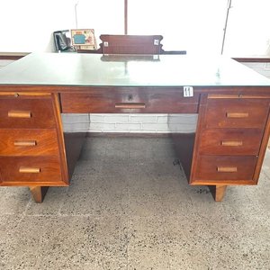 Escritorio de Cedro con 7 Cajones y 2 Aletas Auxiliares - imagen 1