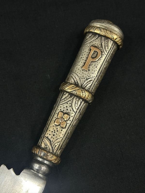 Cuchillo Sarandi 250: Un cuchillo de plata y oro centenario - imagen 3
