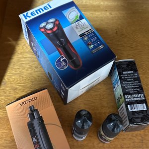 Lote siguiente: Kit de Cigarro Electrónico Vaporesso y Afeitadora Eléctrica Kemei