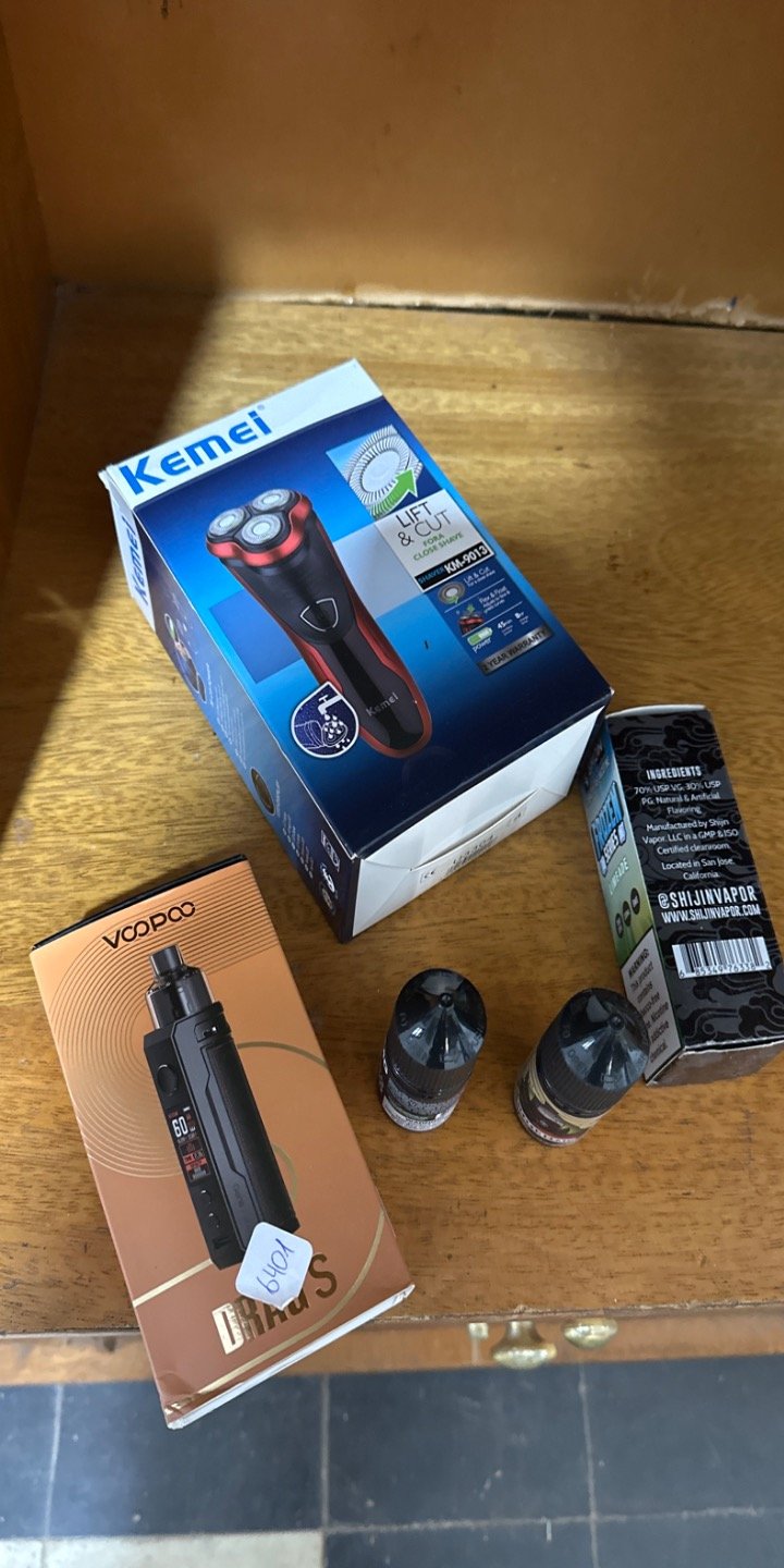 Kit de Cigarro Electrónico Vaporesso y Afeitadora Eléctrica Kemei