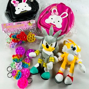 Lote de Mochilas, Peluches y Llaveros con Pop It - imagen 2