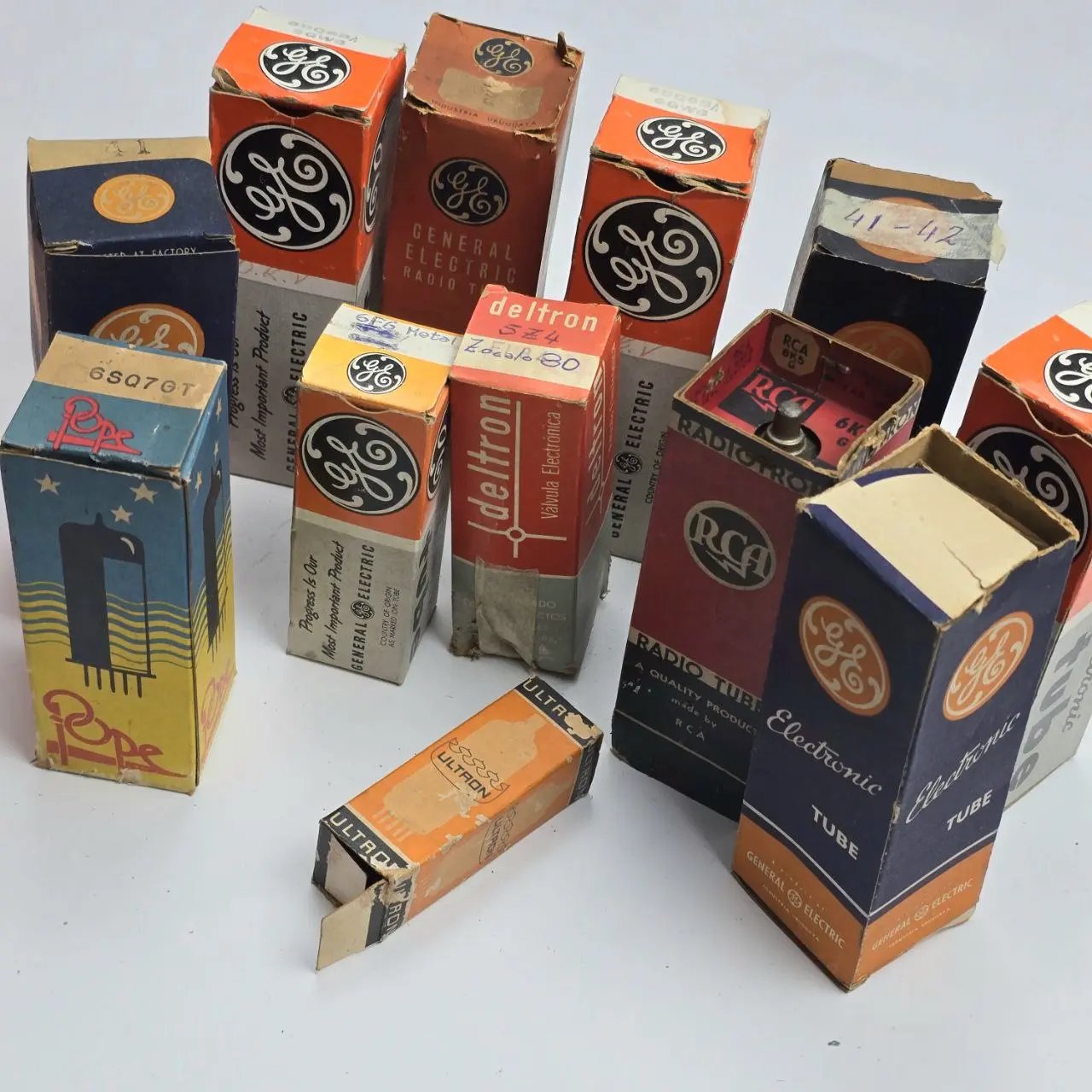 Item lote-27-valvulas-varias-x12 - Image 0