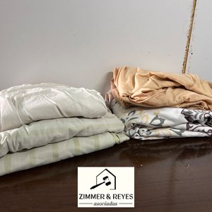 Lote siguiente: Juego de Sábanas Blancas y Estampadas