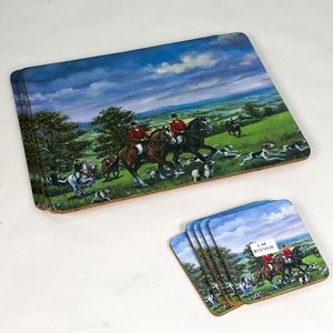 Lote siguiente: Set de 10 Posavasos y Posafuentes con Monograma y Escena de Caza