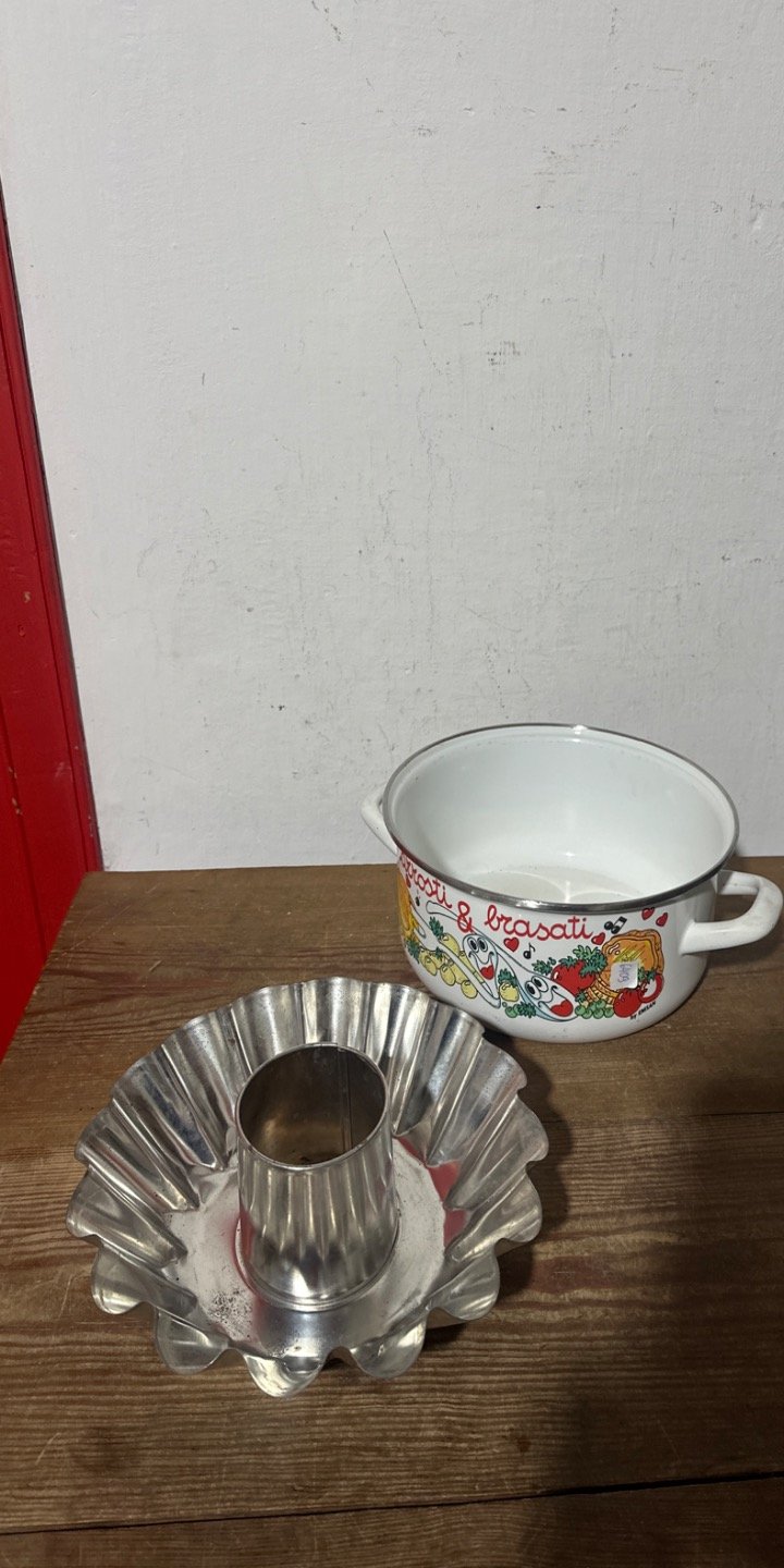 Olla Esmaltada con Dibujos y Budinera Metálica