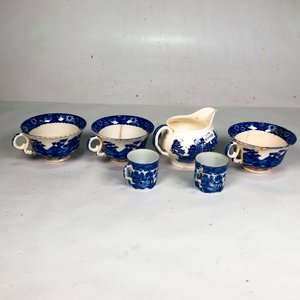 Seis Piezas de Porcelana Estilo Willow: Lechera, Tazas y Pocillos - imagen 2