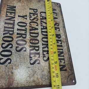 Chapa Vintage "Acá se Reúnen Cazadores, Pescadores y Otros Mentirosos" - imagen 3