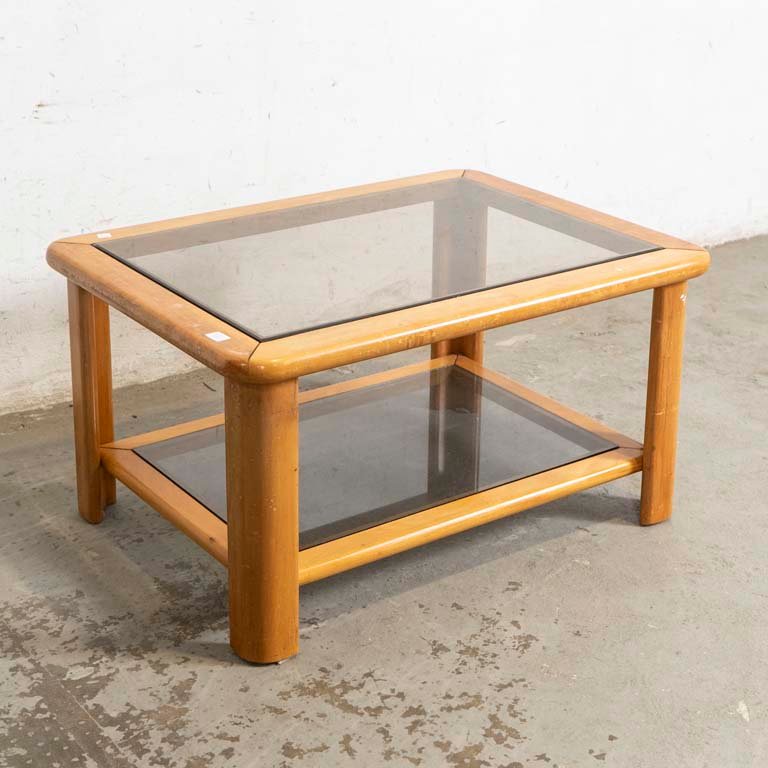 Mesa de Living con Dos Niveles de Vidrio Color y Detalles en Lustre