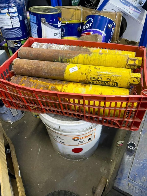 6 Mechas Sacatestigo Uyustools y Tarro de Pintura de 20 Lts