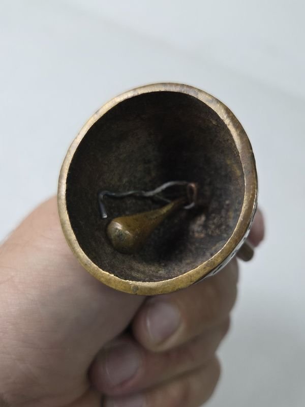Antigua Campana en Bronce con Motivo de Dama - imagen 5