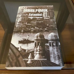 Lote siguiente: Libro "Estambul" de Orhan Pamuk - Ciudad y Recuerdos