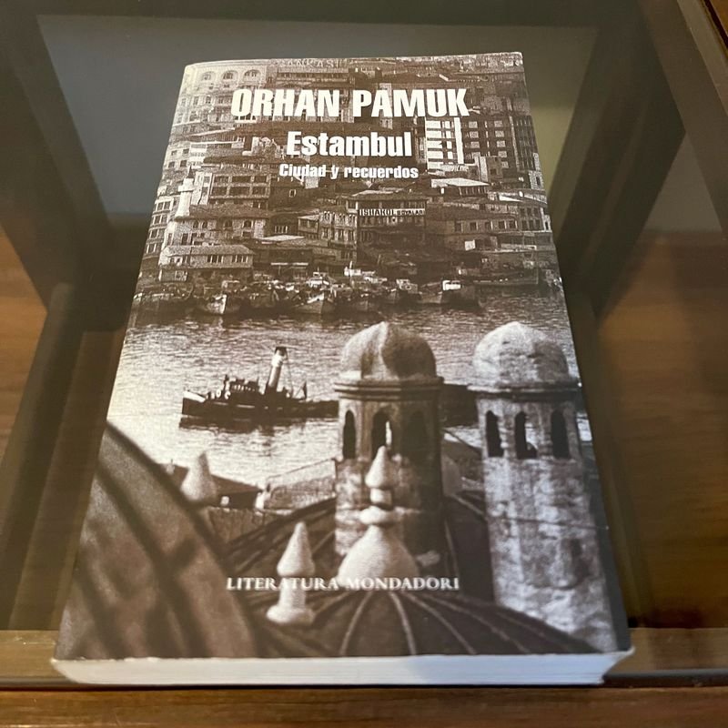 Libro "Estambul" de Orhan Pamuk - Ciudad y Recuerdos