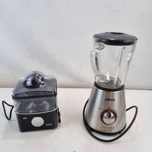 Lote siguiente: L 382 - 2 Piezas - Set de pequeño electrodoméstico que incluye: licuadora Ufesa Charlton y exprimidor eléctrico Lecoo Quart - Buen funcionamiento