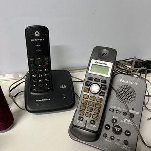 Lote de Hilos, Secador de Pelo Ufesa, Teléfonos Motorola y Panasonic, Parlantes Genius y Cartera Violeta - imagen 3