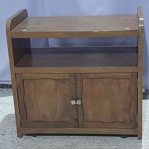 Mesa de TV de madera con estantes y ruedas - imagen 1