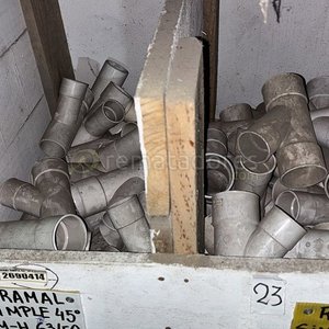 Lote siguiente: Lote de Conectores y Tubos de PVC para Instalaciones