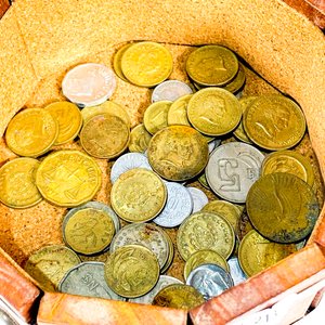 Centro de Mesa Decorativo con Monedas Coleccionables - imagen 2