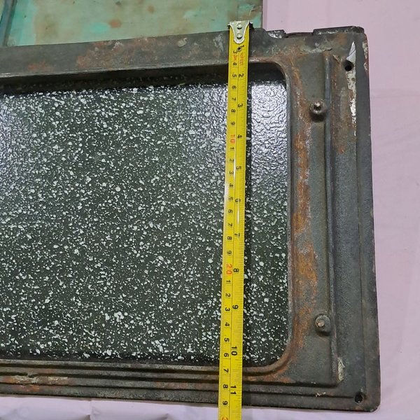 Puerta metálica para horno en excelente condición - imagen 3
